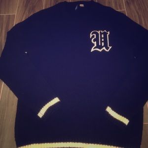 Cursive D crew neck sweater